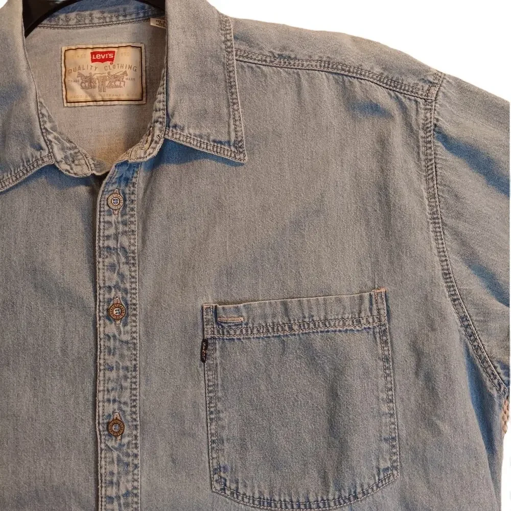 Levi's Vintage Denim Blue Tag Shirt Men L‎ Light Wash Stressed Short Sleeve Fade